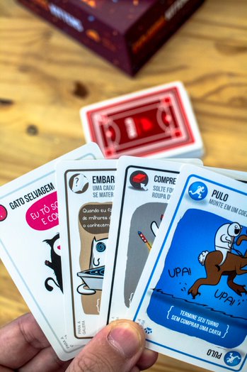 Galápagos Jogos Exploding Kittens, Cartas de 2-5 jogadores com o menor  preço - Compra Fácil